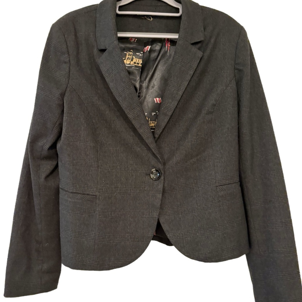 Black Tailored Blazer with Notched Lapels